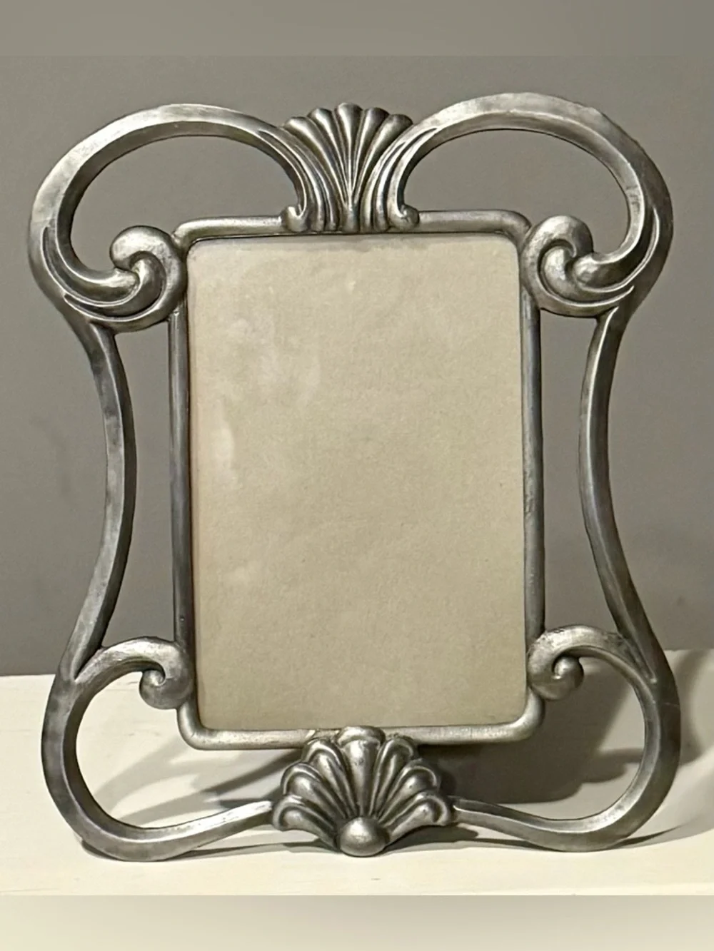 Vintage Fetco International Pewter Cast Metal Scroll Shell Picture Frame 4.5x6.5